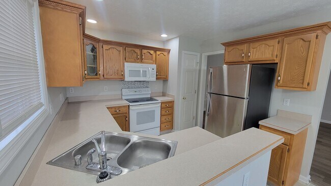 Foto del edificio - Welcome To An Adorable And Well-Maintained 3-Bedroom Home