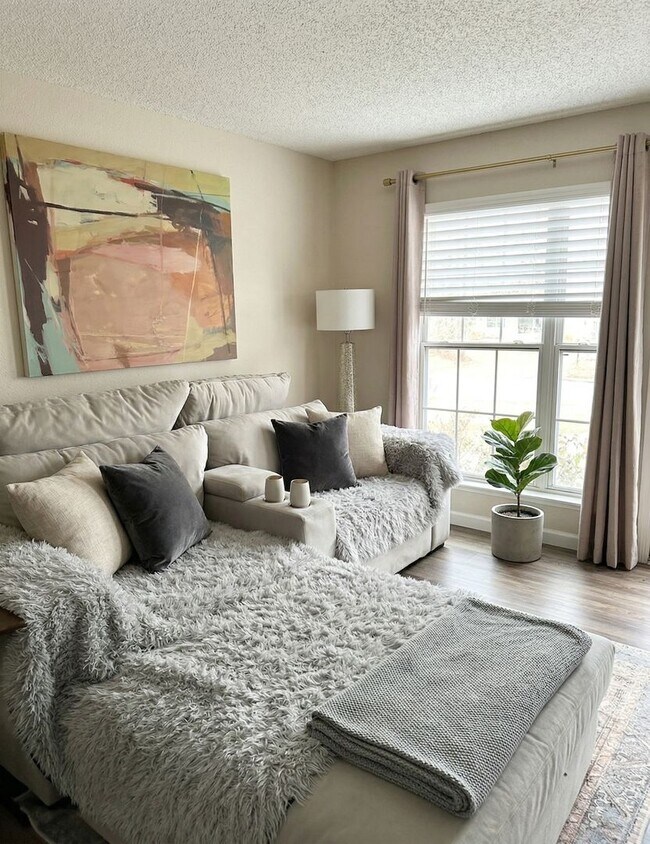 Foto del edificio - 2 Bed / 2 Bath Single Family Home in Lakewood | $2,300/mo
