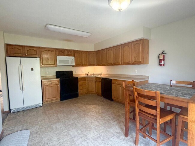 Building Photo - 873 Quadrilla St