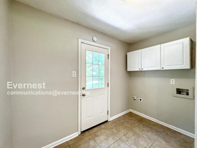 Building Photo - 922 Woodburne Pl