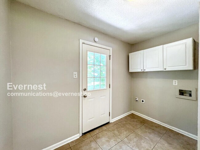 Foto del edificio - 922 Woodburne Pl