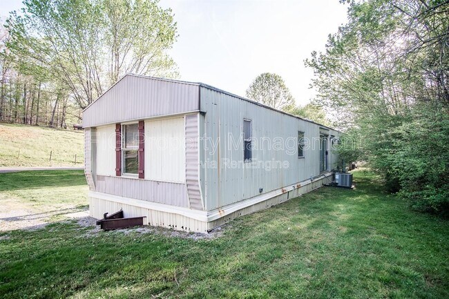 Foto del edificio - 821 Hillvale Rd