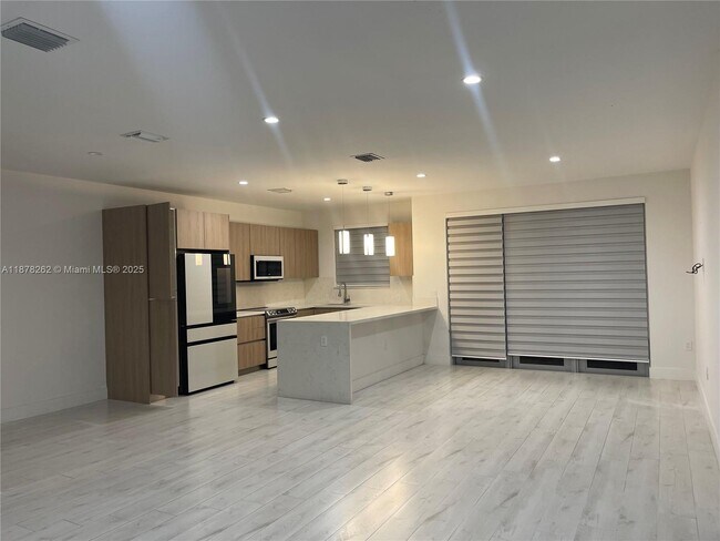 Foto del edificio - 3155 NW 103rd St
