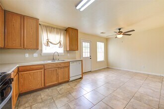 Building Photo - 6422 Mildenhall Ct