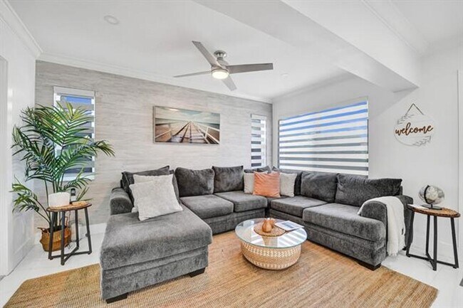 Foto del edificio - 6740 Custer St
