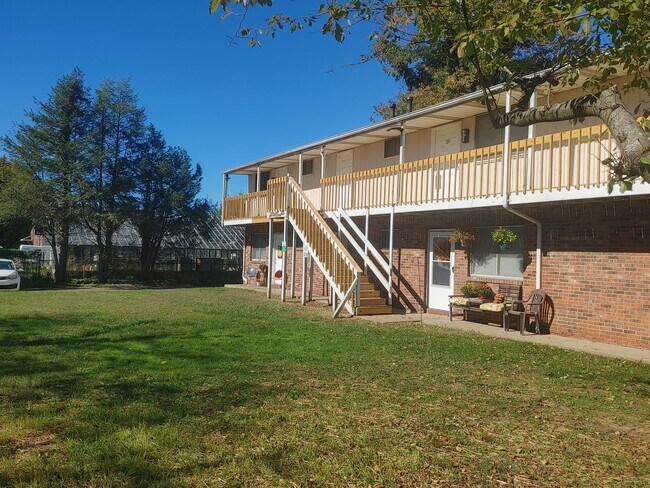 Building Photo - 3505 Elm St