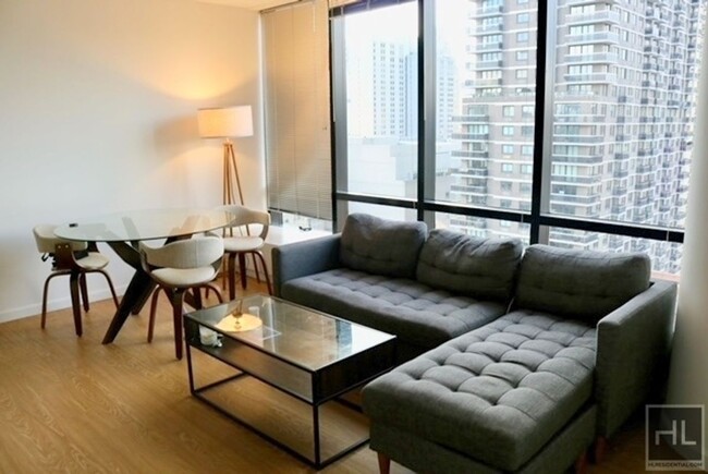 Foto del edificio - 2 bedroom 1 bathroom /FURNISHED / 3 weeks ...