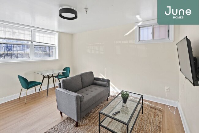 Building Photo - ROOM ONLY in 2-bed/2.0-bath Home