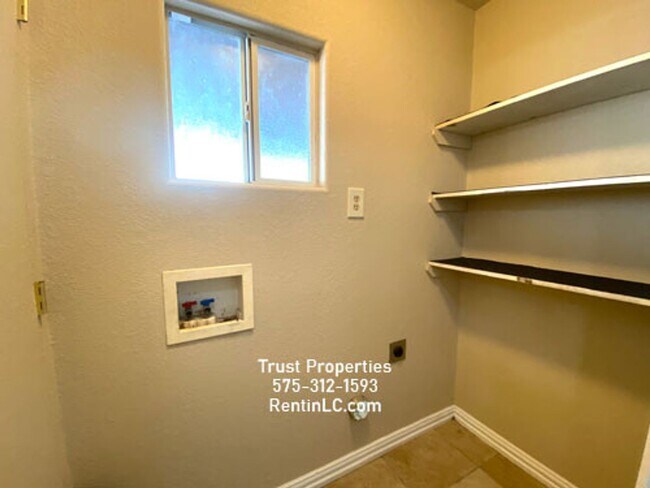 Foto del edificio - Great 4/2, all tile, close to Shops. Pets ...