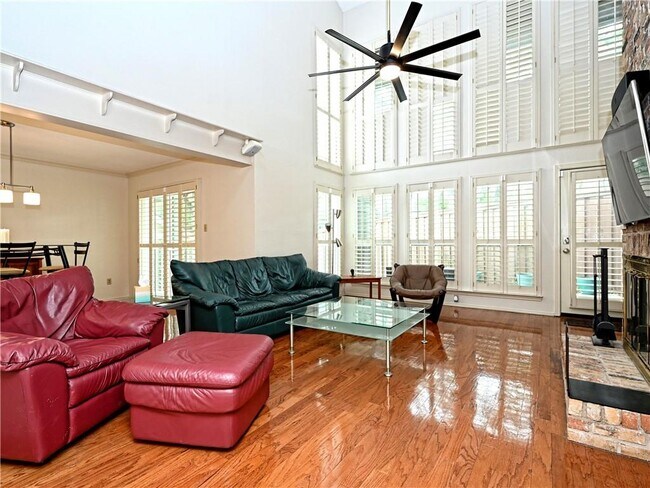 Building Photo - 8402 Summer Tree Ct