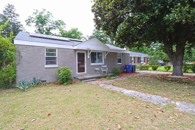 Foto del edificio - 3 bedroom/1bath house in Rosewood