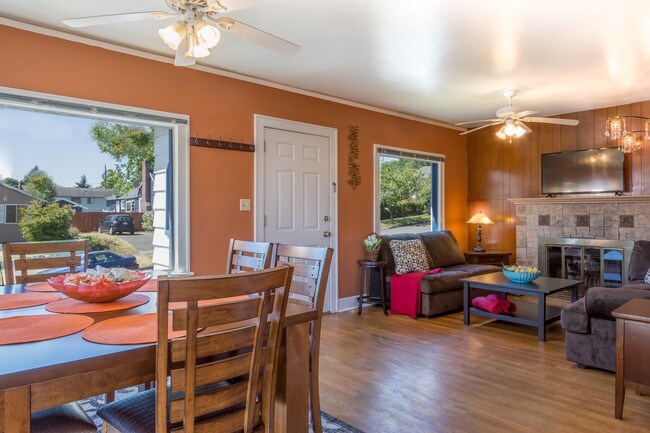 Building Photo - 920 N 92nd St