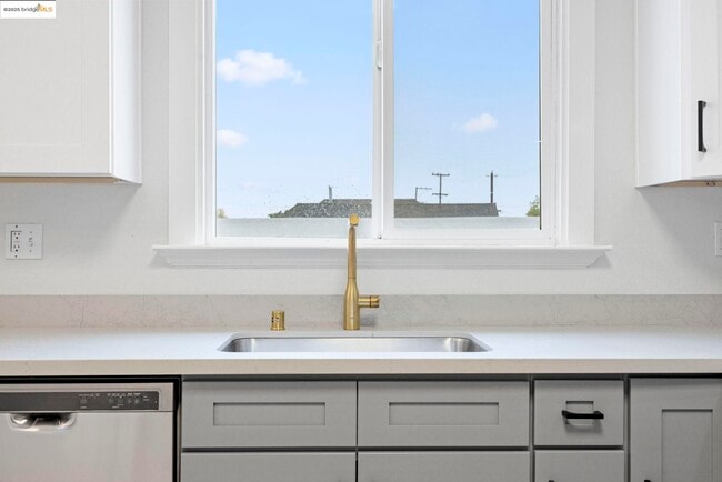 Building Photo - 685 37th St