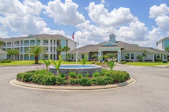 Building Photo - Century Lakehouse