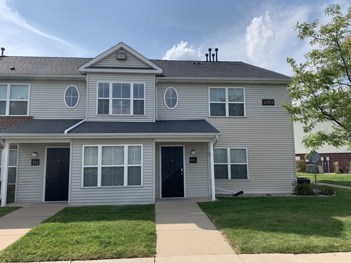 Primary Photo - 3-BDR 2-BATH CONDO IN GRAND LEDGE