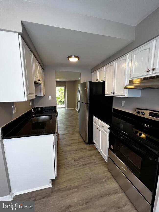Building Photo - 6932 Woodstream Ln