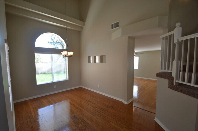 Building Photo - 39842 Western Jay Way