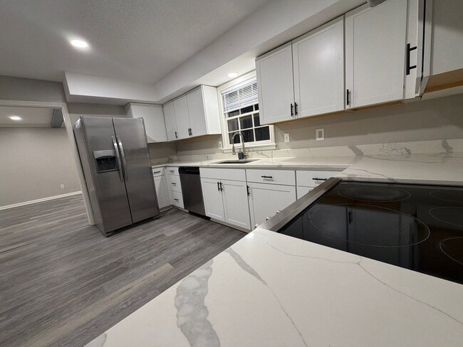 Building Photo - 4019 Piedmont Dr SE