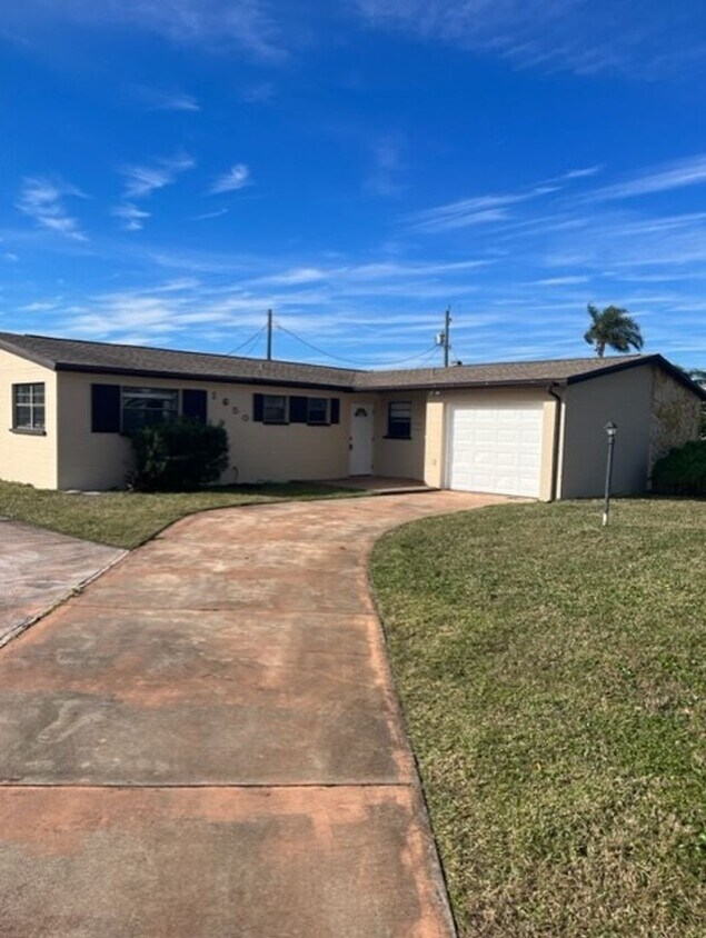 Foto principal - Cute Single Family Home For Lease in South...