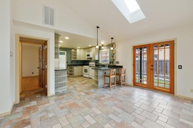 Building Photo - 229 Moana Pl