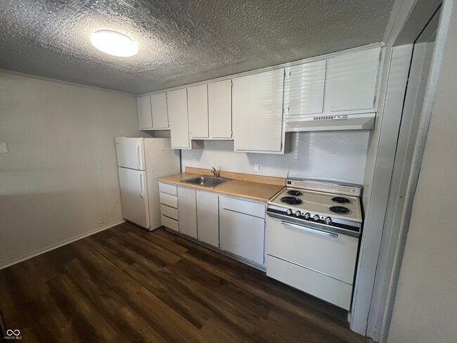 Building Photo - 2000 Indianapolis Rd