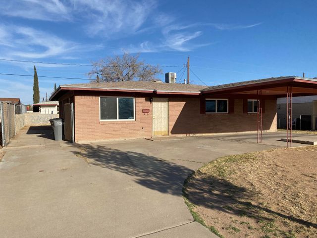 Building Photo - 9402 Montgomery Dr