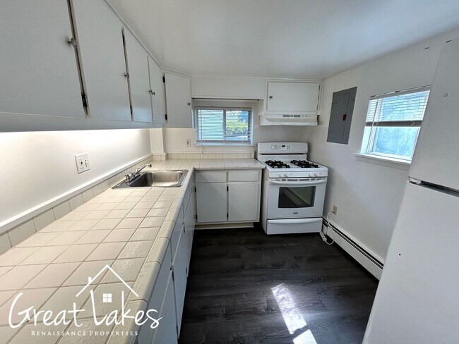 Foto del edificio - Beautiful 2 Bedroom 1 Bathroom now availab...