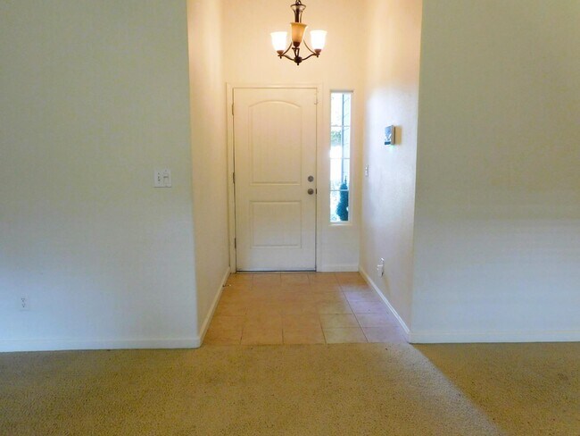 Foto del edificio - 5189 W Beechwood Ave