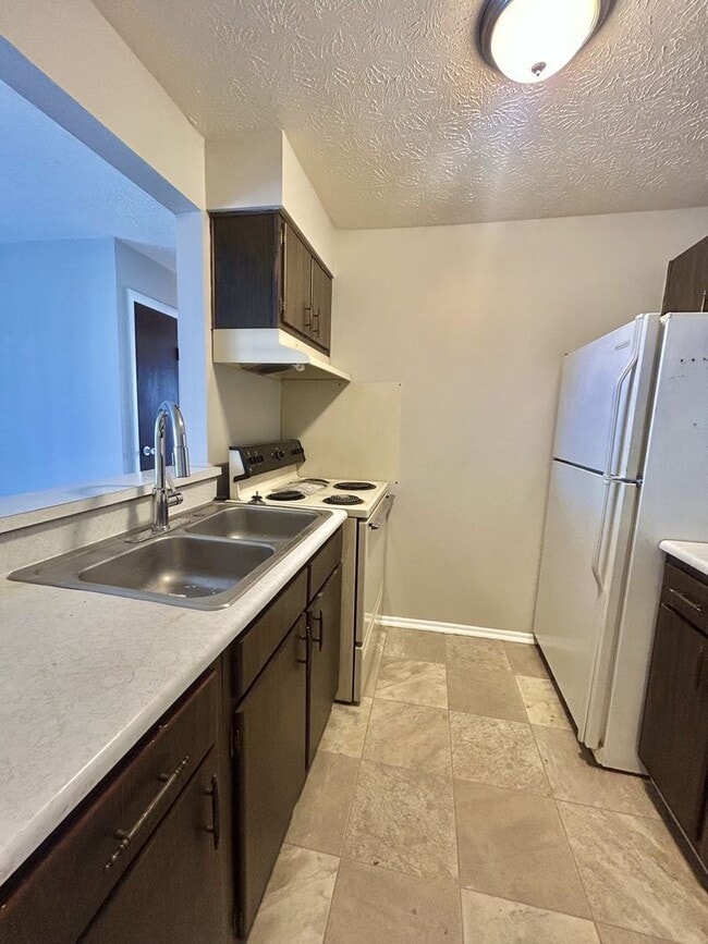 Interior Photo - 1553 Glen Parker