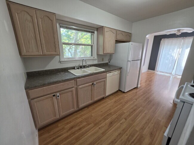 Foto del edificio - 2 Bedroom, 1 Bathroom West Hill Home with Fenced Yard, Garage, & Bonus Living Space