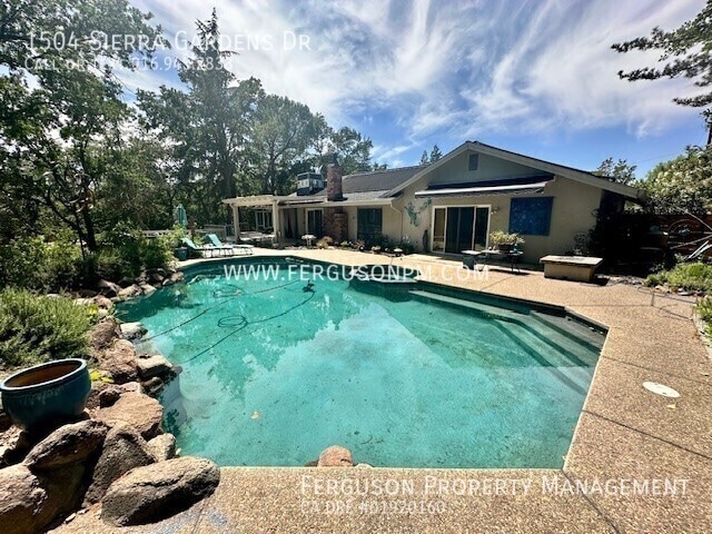 Building Photo - 1504 Sierra Gardens Dr