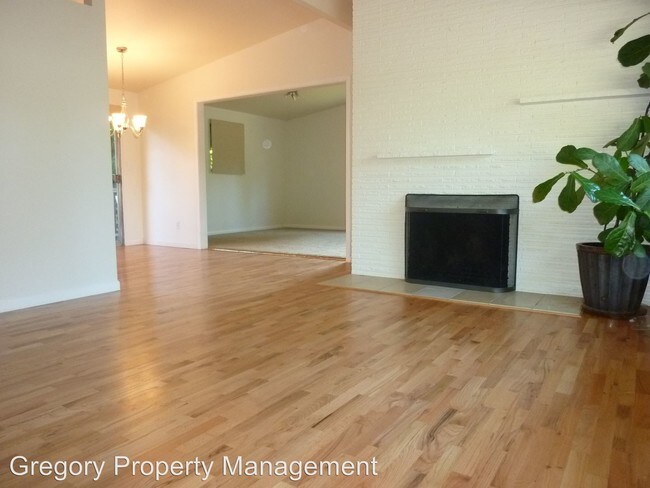 Building Photo - 3 br, 1.5 bath House - 12455 NE 75th St