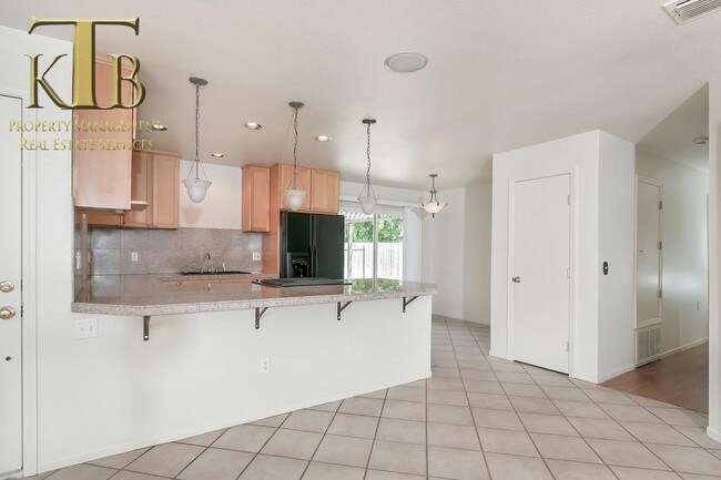 Building Photo - 3921 Ashgrove Way