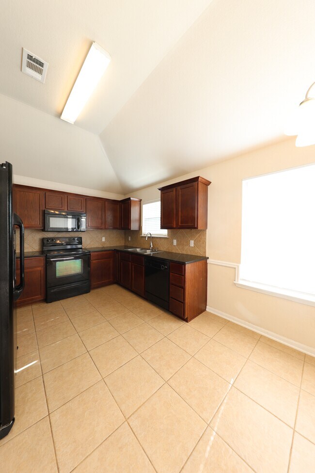 Foto del edificio - 7919 Woodbury Dr
