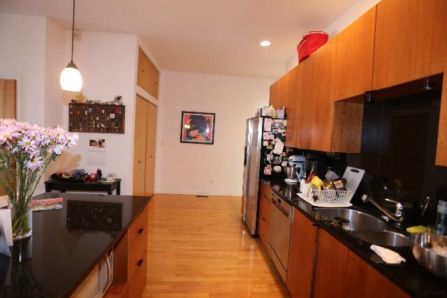 Foto del edificio - 1415 N Wicker Park Ave