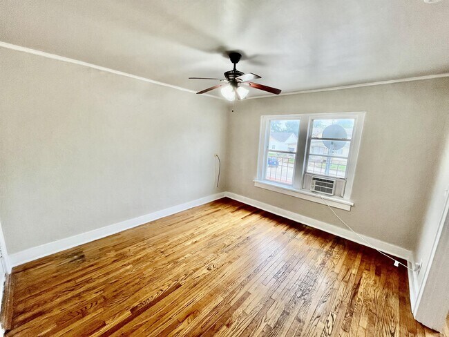 Foto del edificio - 804 E Main St