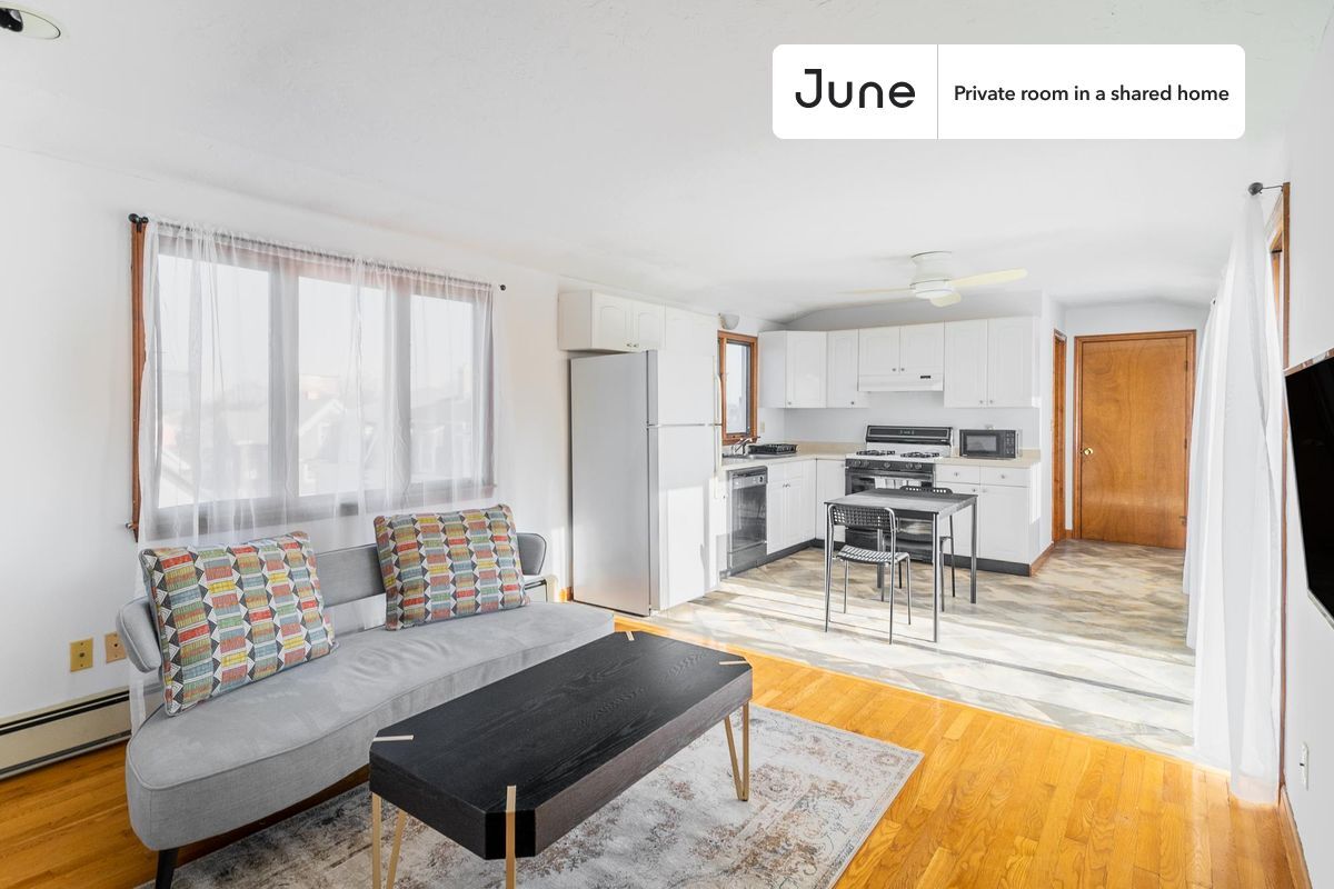 Room in Shared 2 bed/1 bath home - Room in Shared 2 bed/1 bath home