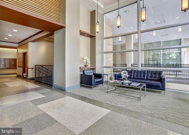 Foto del edificio - 4600 S Four Mile Run Dr