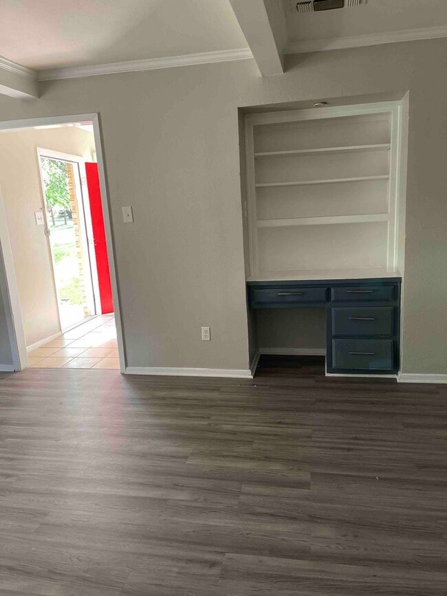 Building Photo - Duplex in Desoto