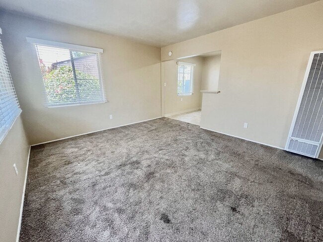 Building Photo - ***Move in Special***Normal Heights Duplex...