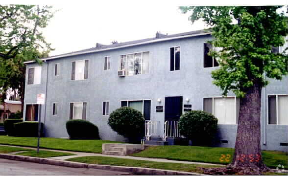 Primary Photo - 5001-5009 Denny Ave