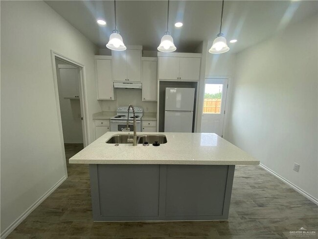 Building Photo - 2913 Maria Dr