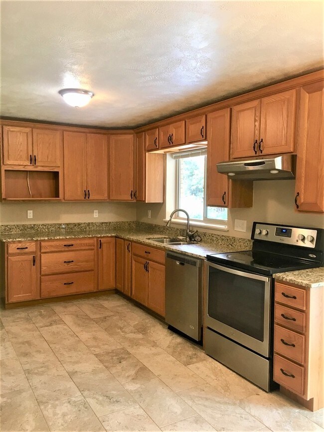 Building Photo - Gorgeous Home in Greenbrier-Cloverdale