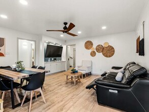 Building Photo - 7841 El Pensador Dr