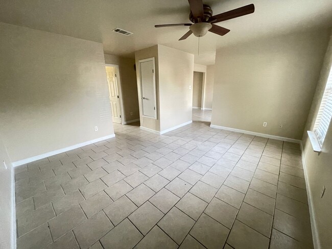 Foto del edificio - 1705 Cedarhill Dr