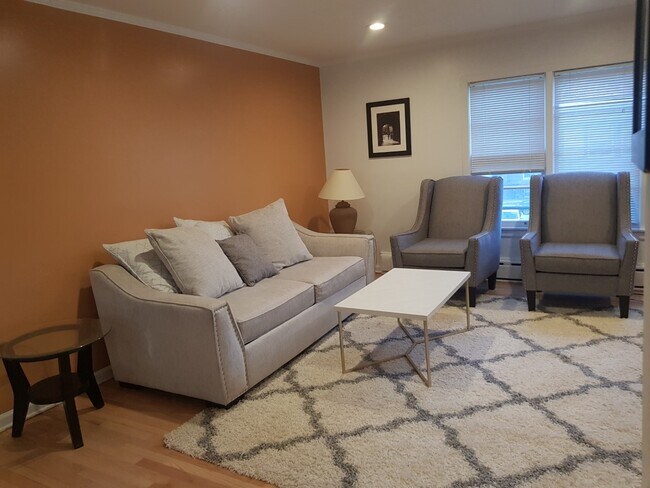 Building Photo - 2038 Sherman Ave unit 2B
