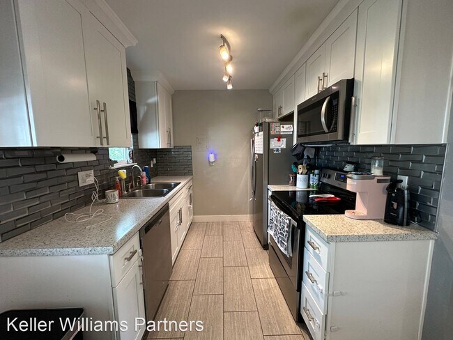 Building Photo - 4 br, 2 bath House - 107 Ely St