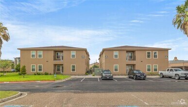 Building Photo - 900 E Redbud Ave