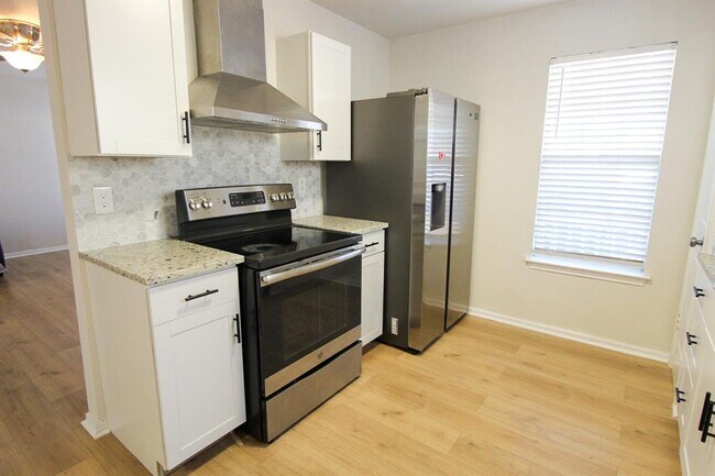 Foto del edificio - 6907 Stonleigh Pl