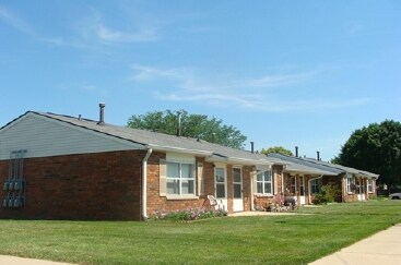 Sterling Court - STERLING COURT APARTMENTS